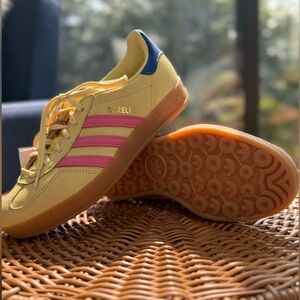 Adidas Gazelle Yellow with Pink Stripes NEW 7.5